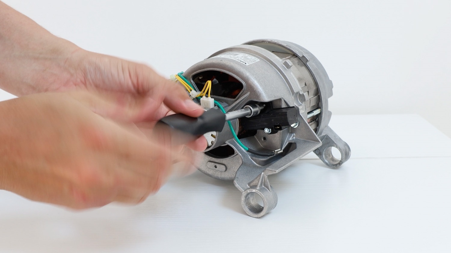 HOTPOINT AQUARIUS WASHER DRYER WDL520 Motor CARBON BRUSHES - View #2